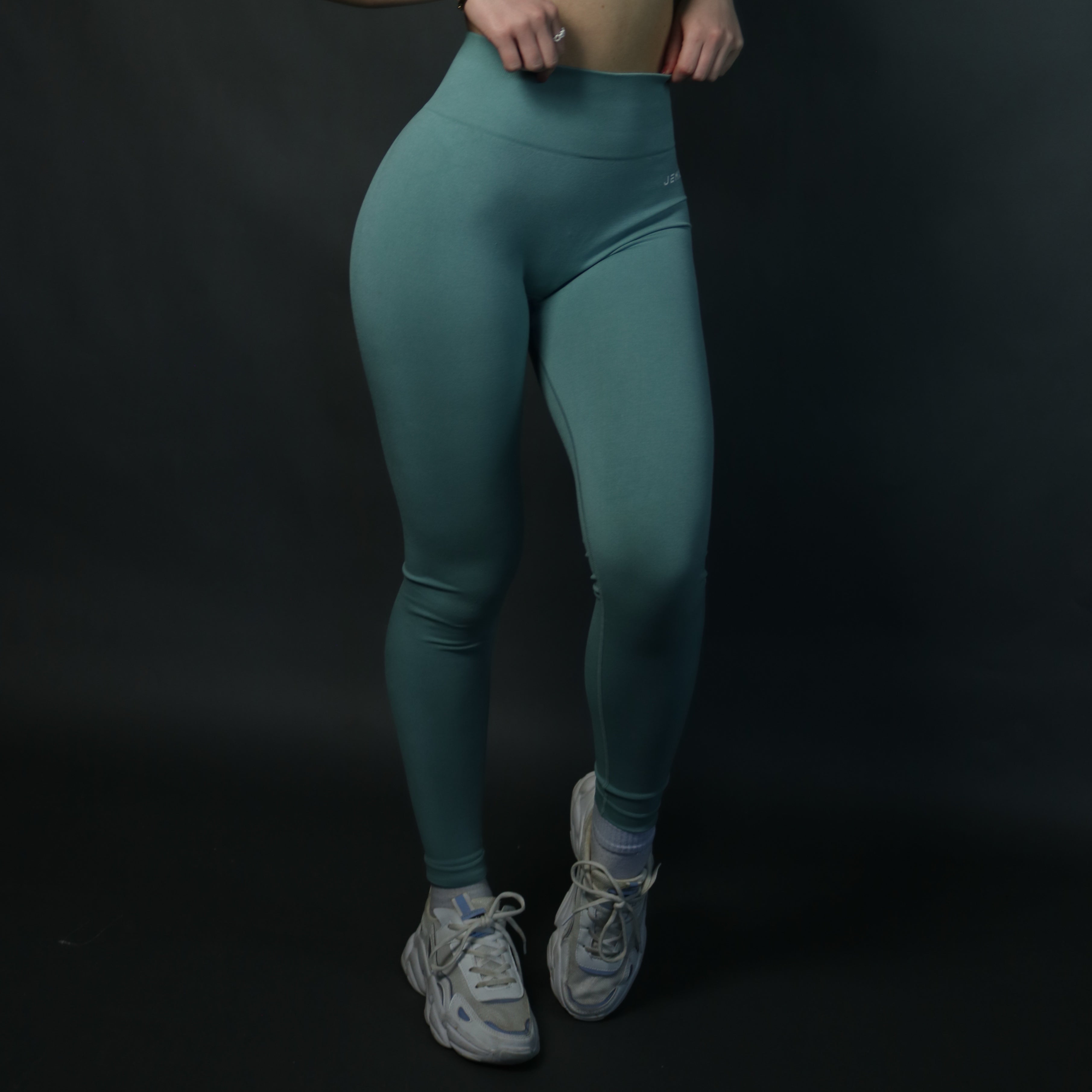 BUBBLEGUM YOGA SCRUNCH SEAMLESS SPORTS SKINNY LEGGINGS