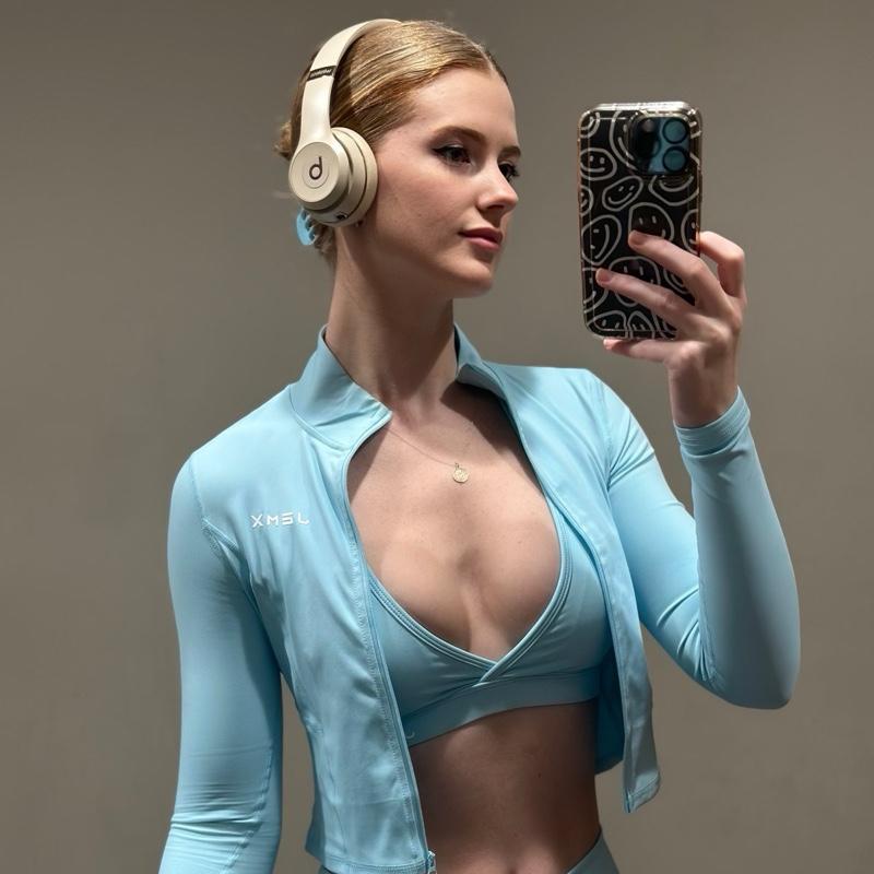 Women’s Zip-Up Sports Jacket – Lightweight Moisture Wicking Activewear